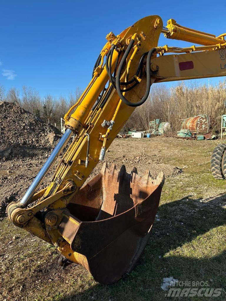Liebherr 902 Wheeled excavators