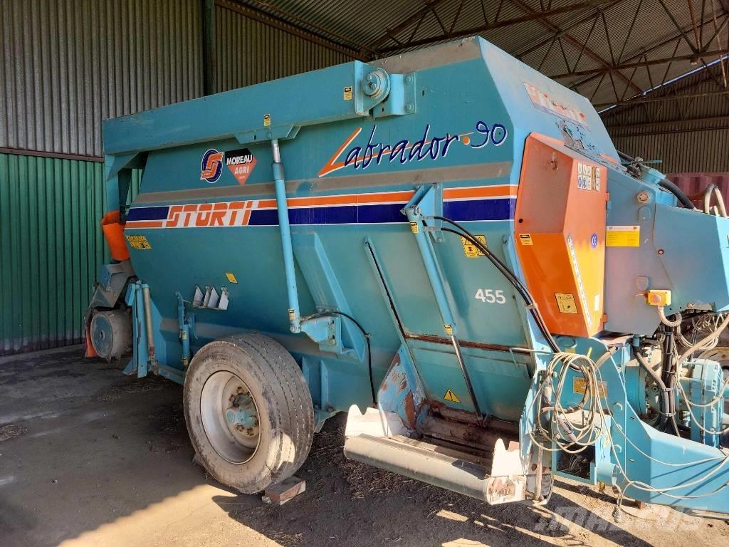Storti Labrador 9 Feed mixer