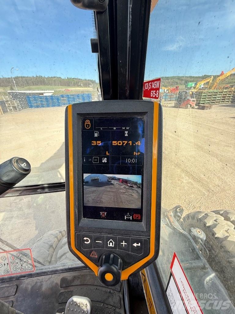 JCB JS 145 W Wheeled excavators