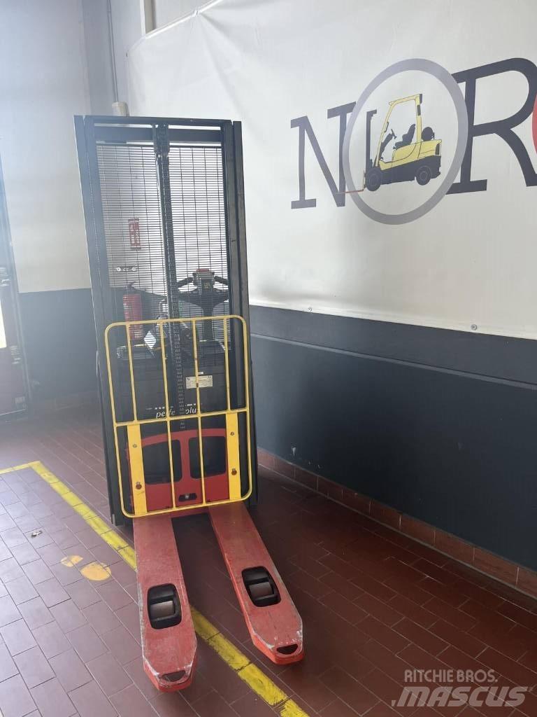 Hyster S1.0E Low lifter