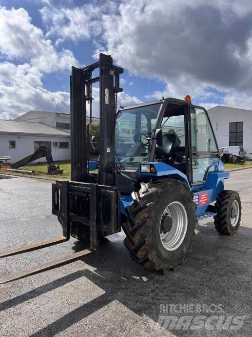 Manitou MC30-4W Rough terrain truck