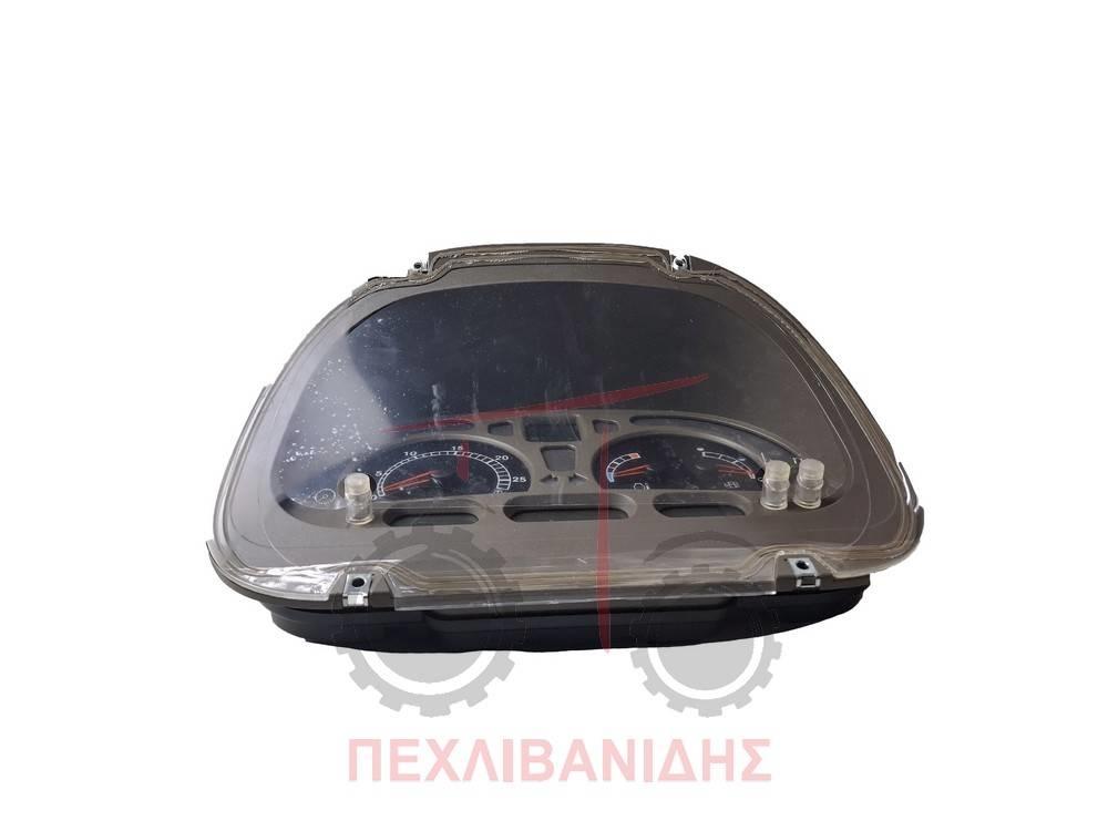 CASE maxxum Cabins and interior