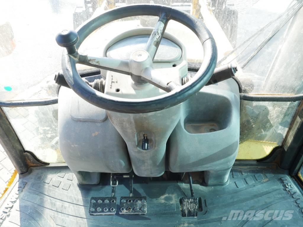 Komatsu WB 97 R-5 Backhoe