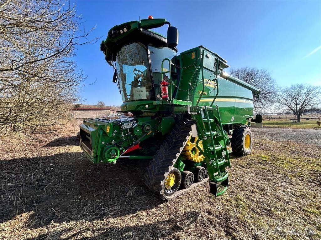 John Deere T670i Combine harvesters