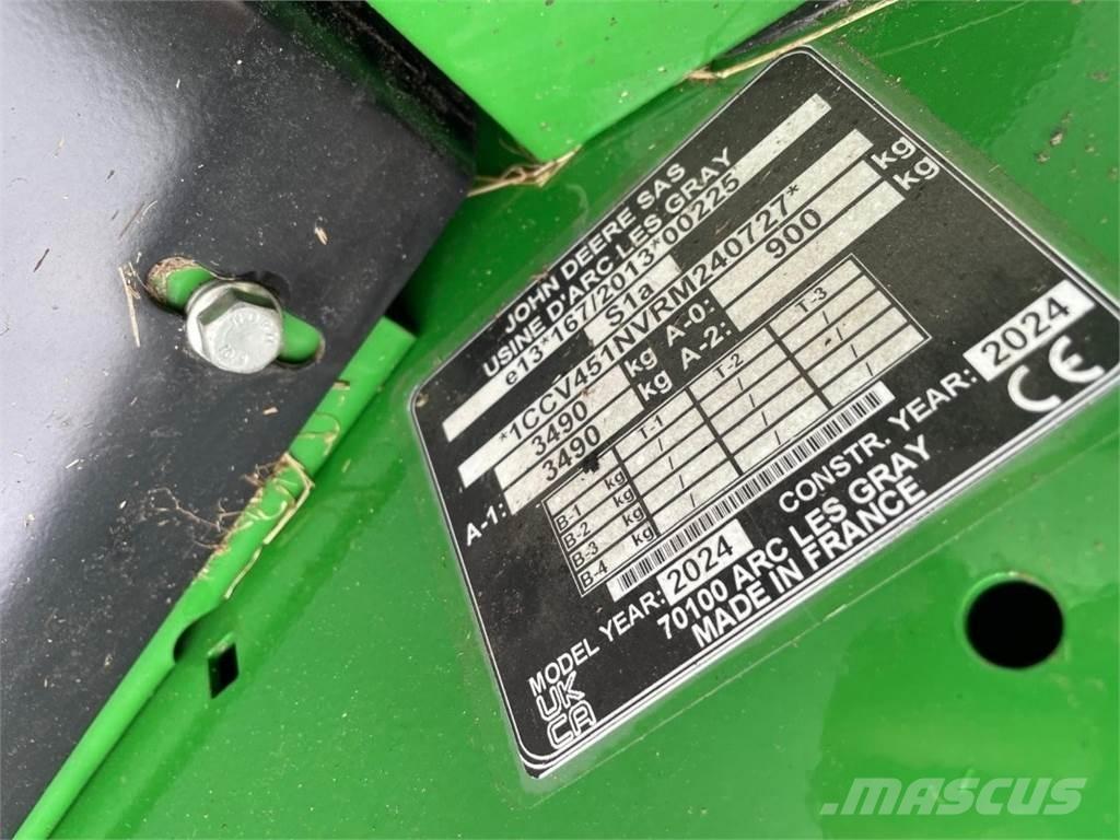 John Deere V451M Round balers