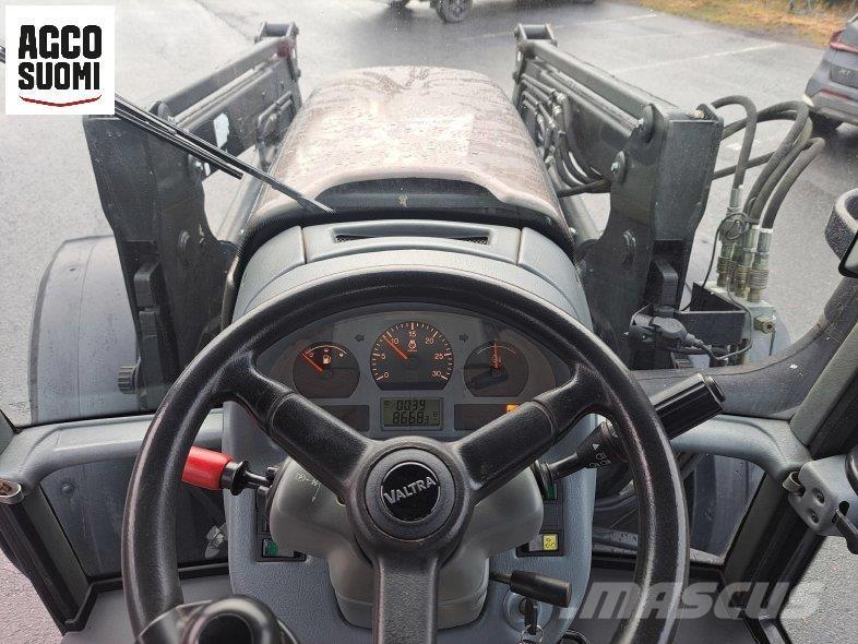 Valtra M120 Tractors