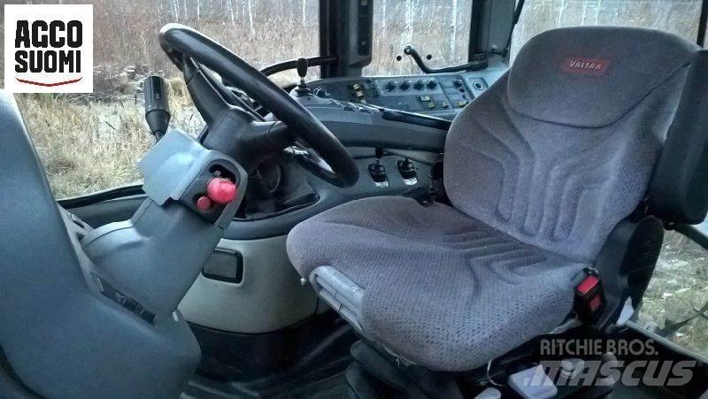 Valtra M130 Tractors