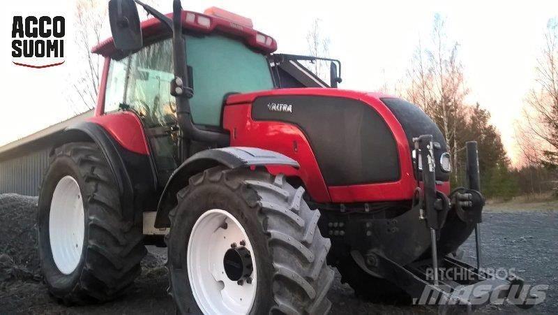 Valtra M130 Tractors