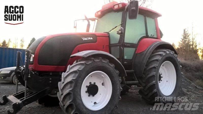Valtra M130 Tractors