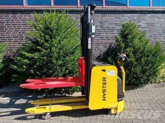 Hyster S 1.4 IL Pedestrian stacker