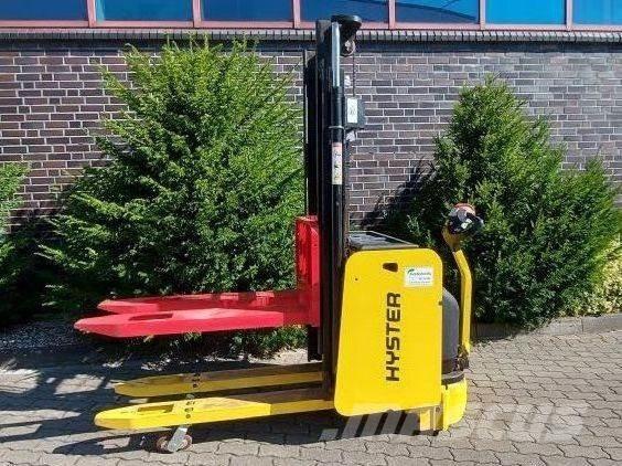 Hyster S 1.4 IL Pedestrian stacker