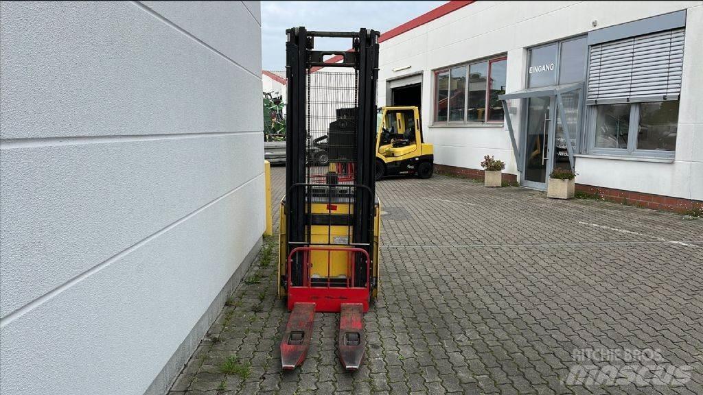 Hyster S1.5S Pedestrian stacker