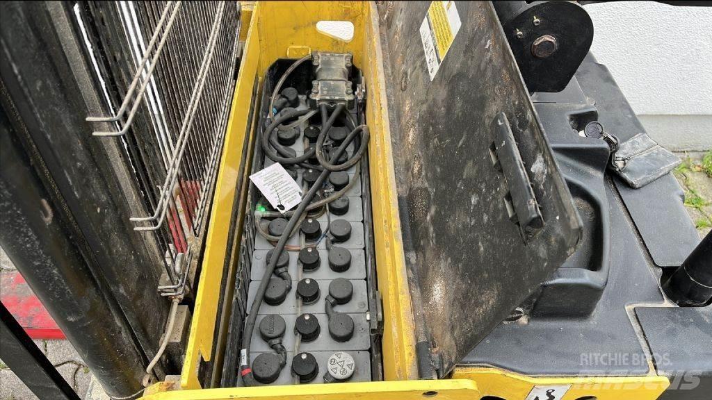 Hyster S1.5S Pedestrian stacker