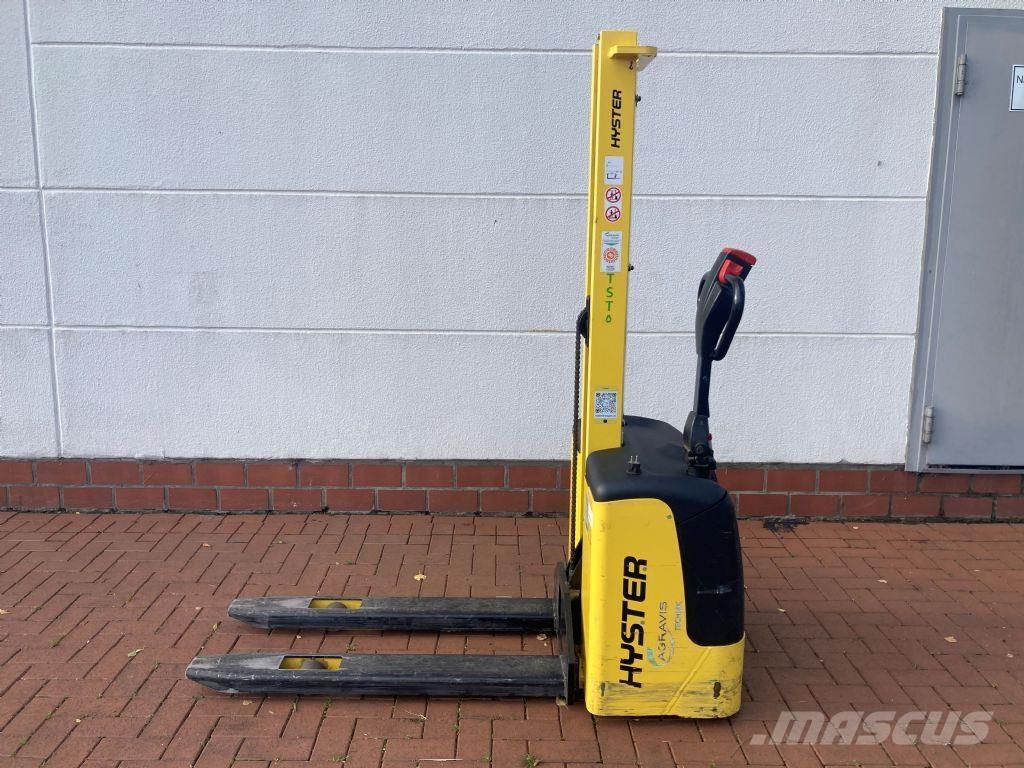 Hyster SC 1.0 Pedestrian stacker