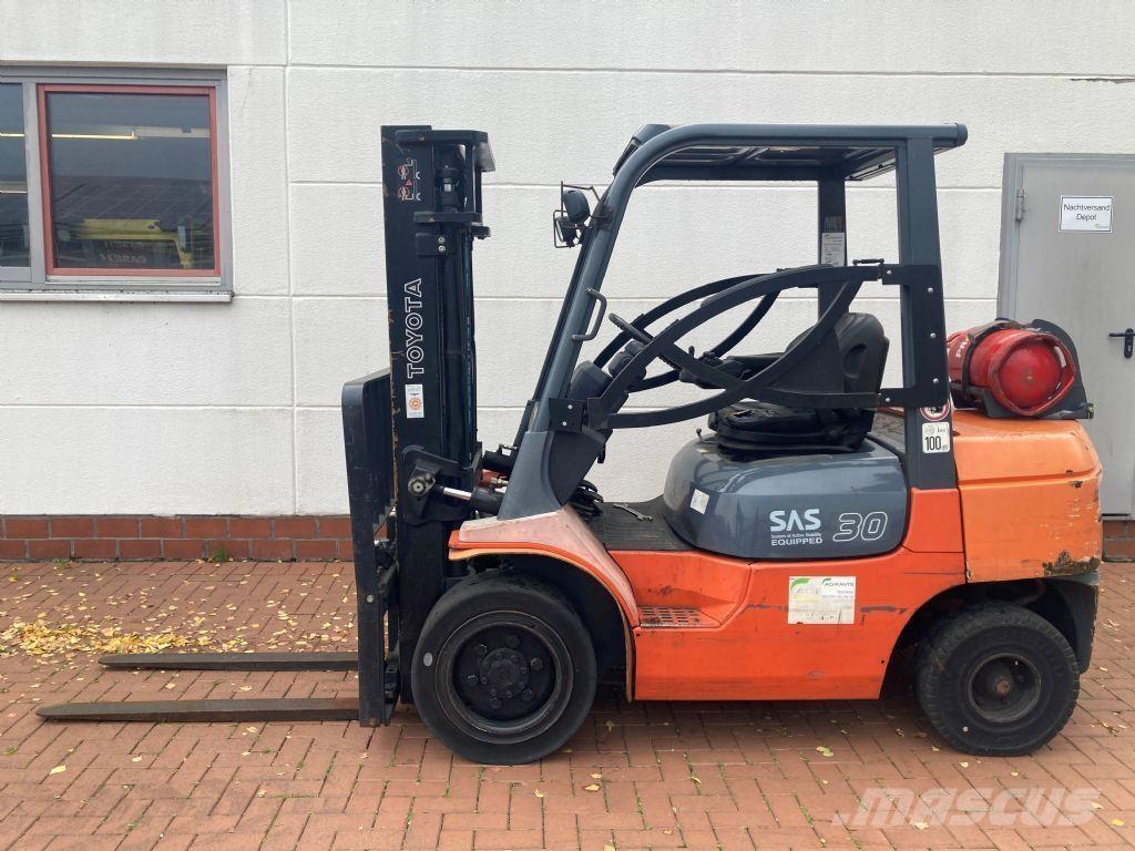 Toyota 02-7FGF30 LPG trucks