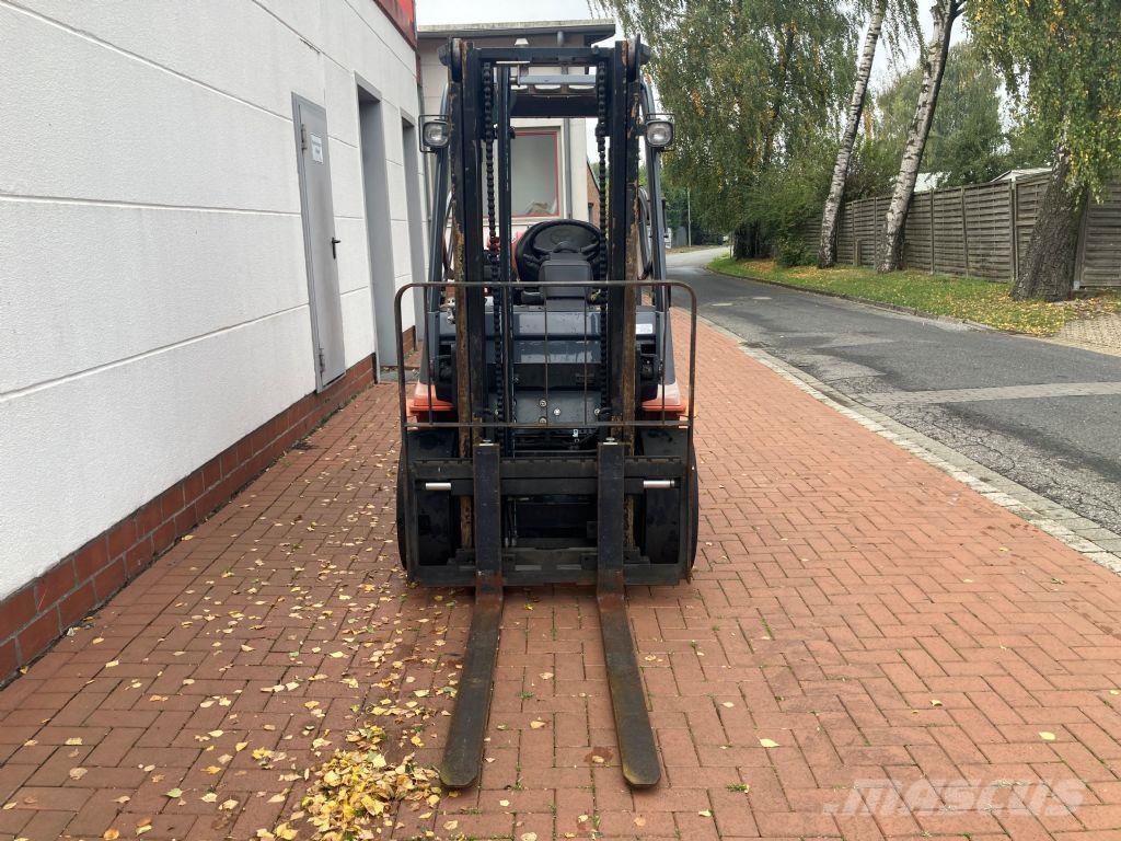 Toyota 02-7FGF30 LPG trucks