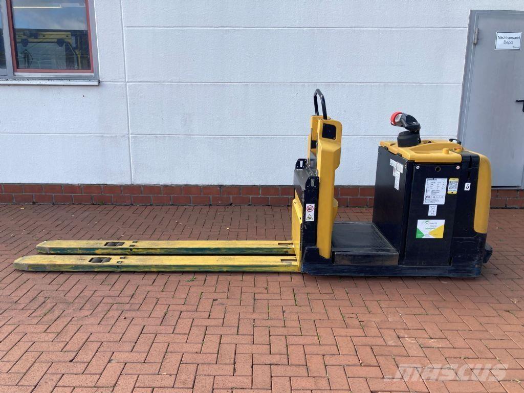 Yale MO 25 Low lift order picker