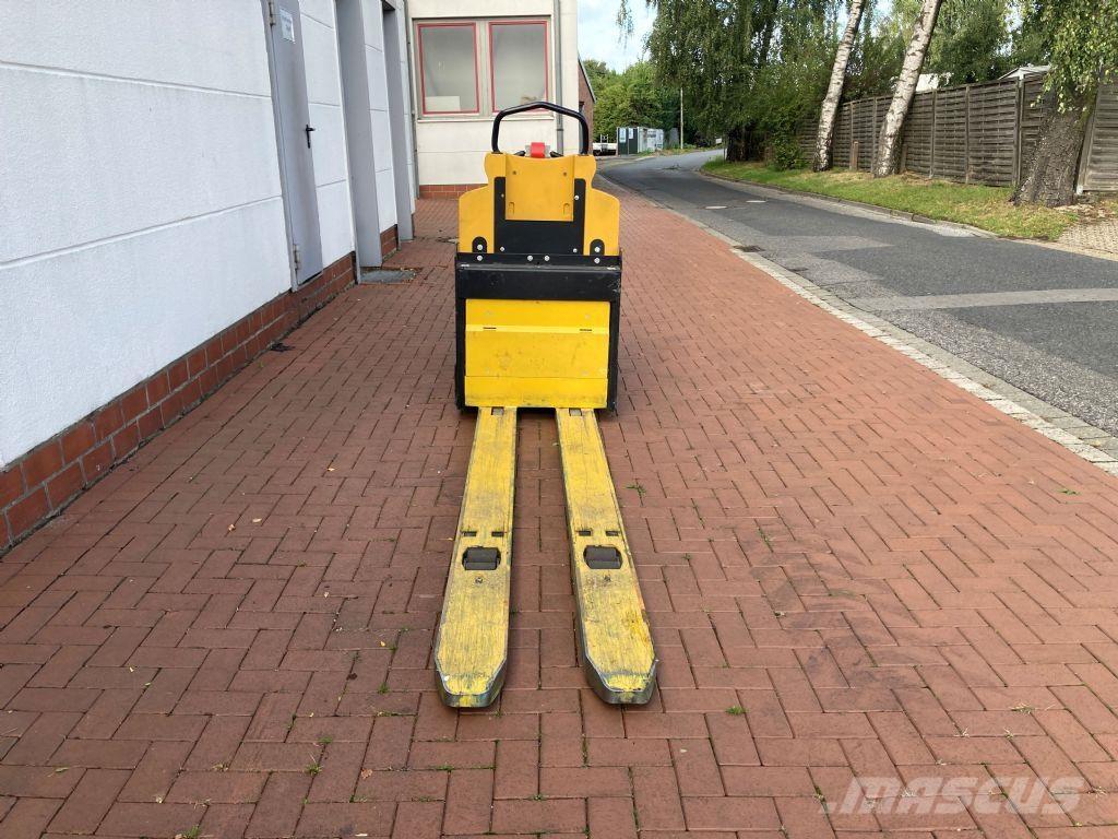 Yale MO 25 Low lift order picker