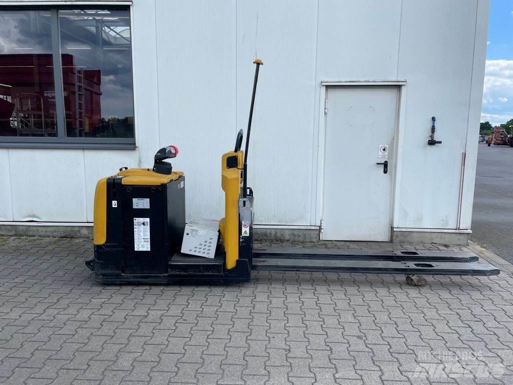 Yale MO 25 Low lift order picker
