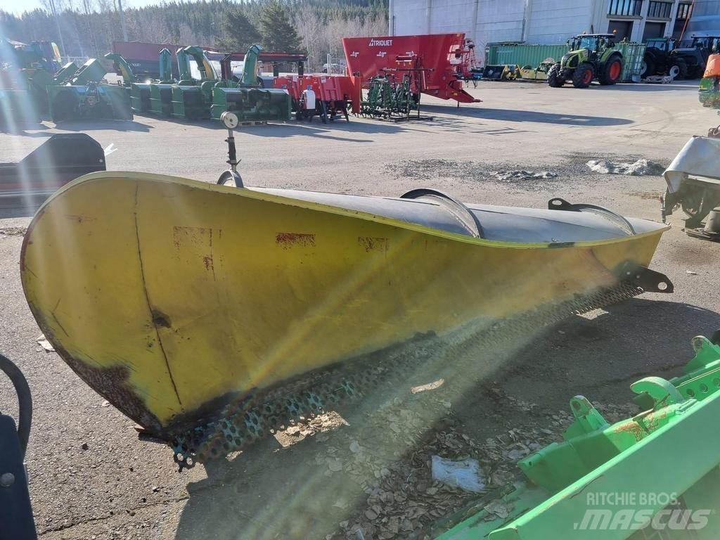 Ajax 3900 Snow blades and plows