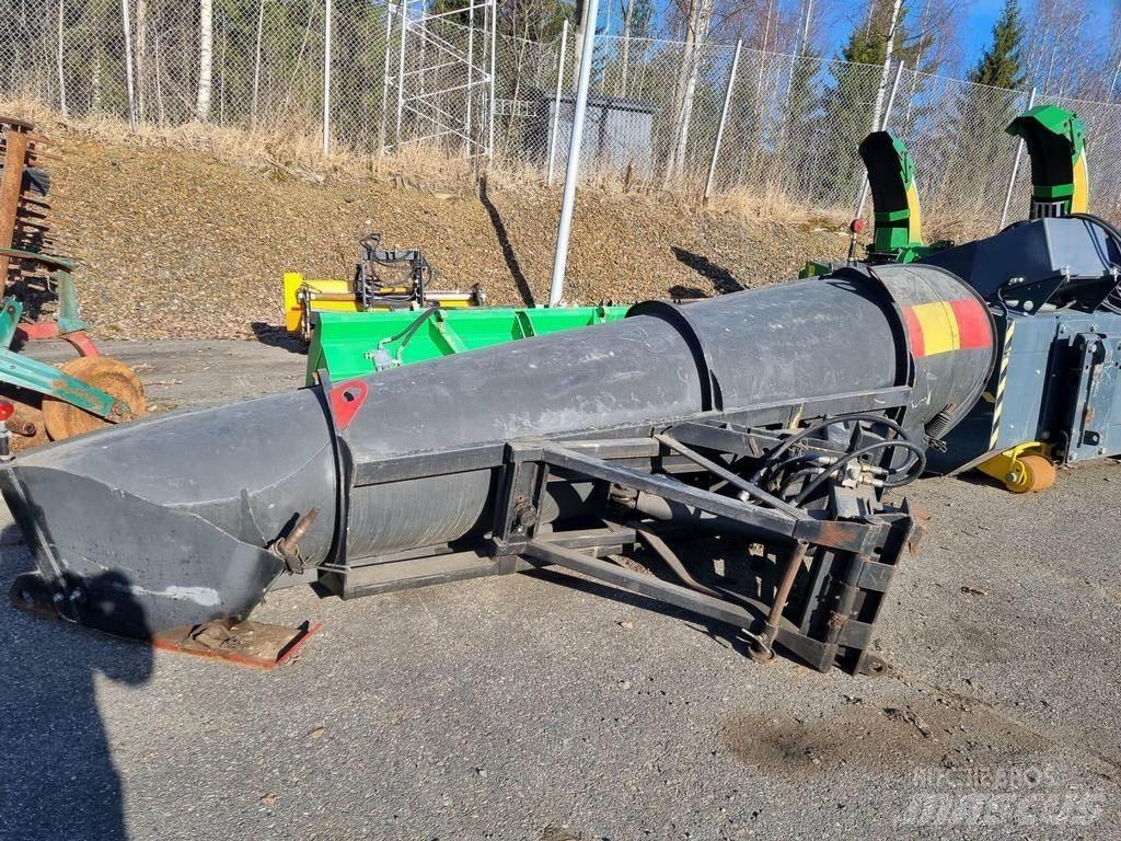 Ajax 3900 Snow blades and plows