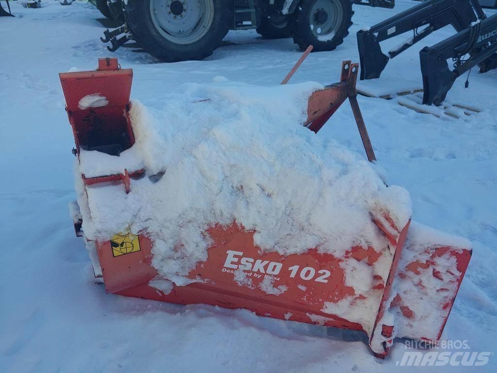 Esko 102 Snow throwers