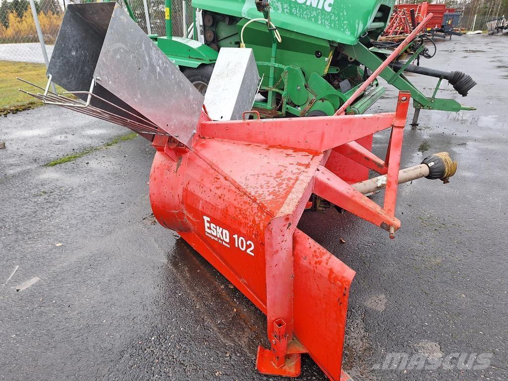Esko 102 Snow throwers