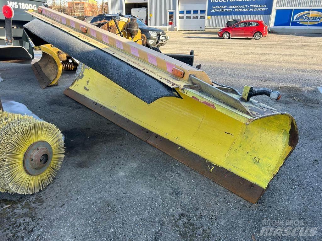 Karitek  Snow blades and plows