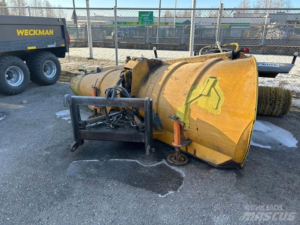 Karitek  Snow blades and plows