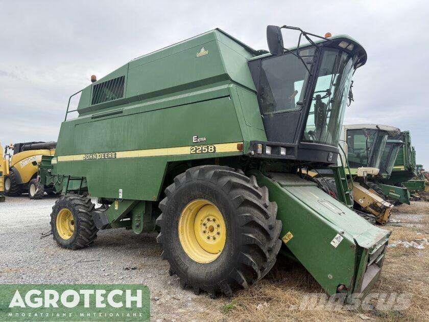 John Deere 2258 Tractors