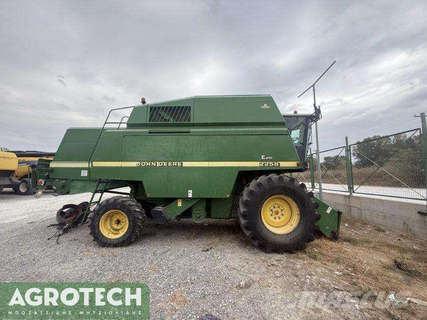 John Deere 2258 Tractors