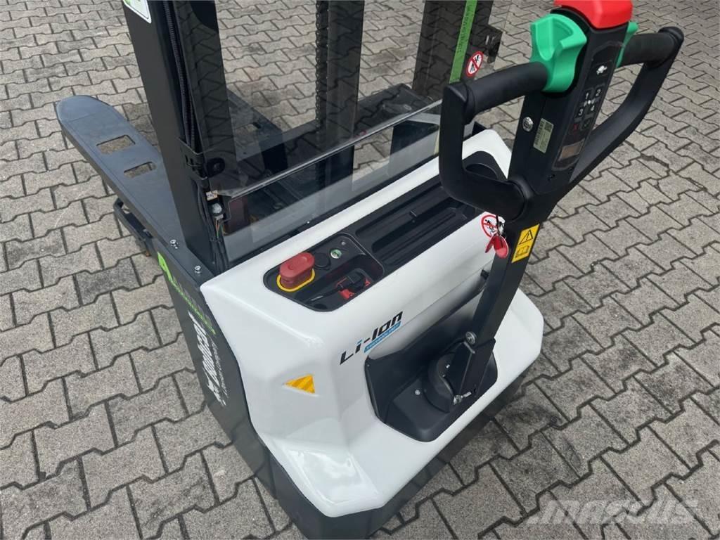 Bobcat LSM12N-7 i Pedestrian stacker