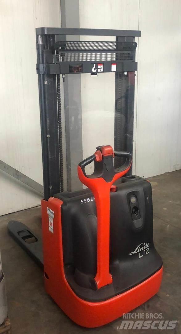 Linde L 12 Pedestrian stacker