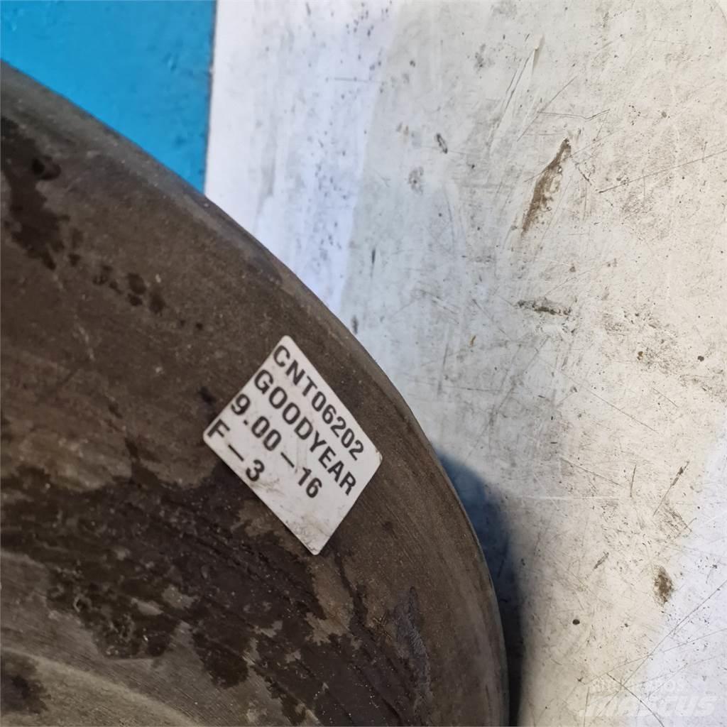  16 9.00-16 Tyres, wheels and rims