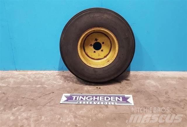  17 13.5/75-17 Tyres, wheels and rims