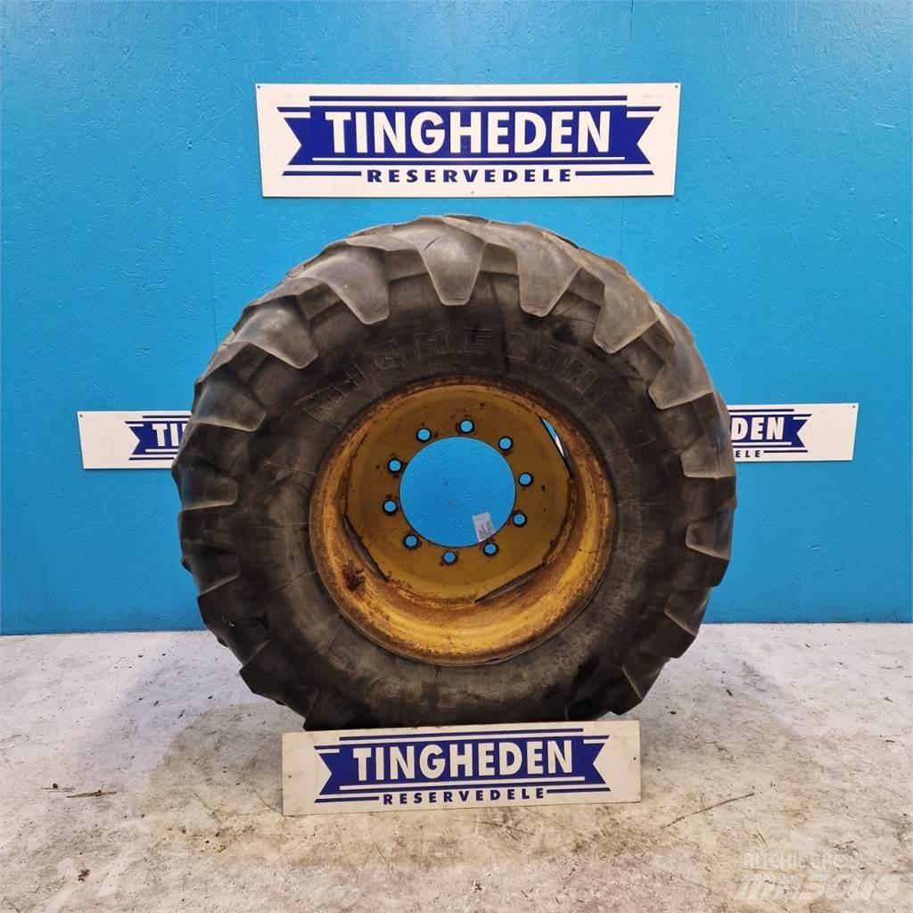  24 16.9R24 Tyres, wheels and rims