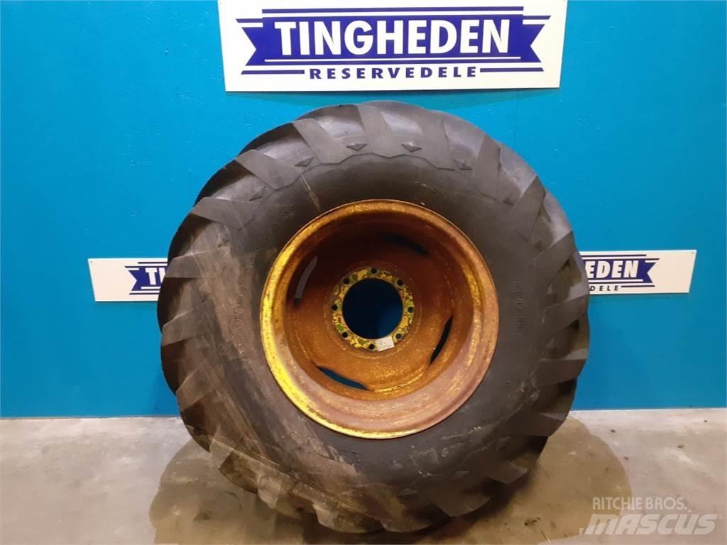  26 18.4/15-26 Tyres, wheels and rims