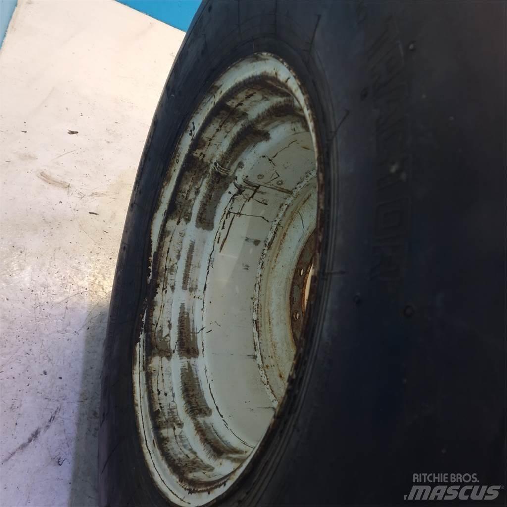  26 28L-26 Tyres, wheels and rims