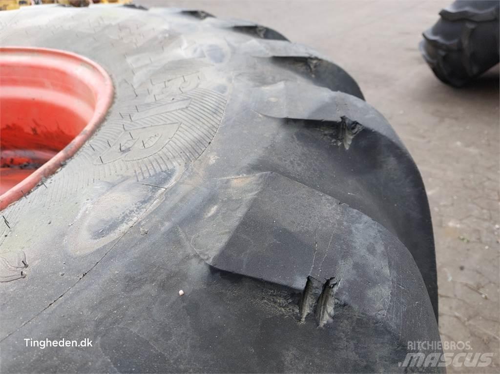  32 1050/50 R32 Tyres, wheels and rims