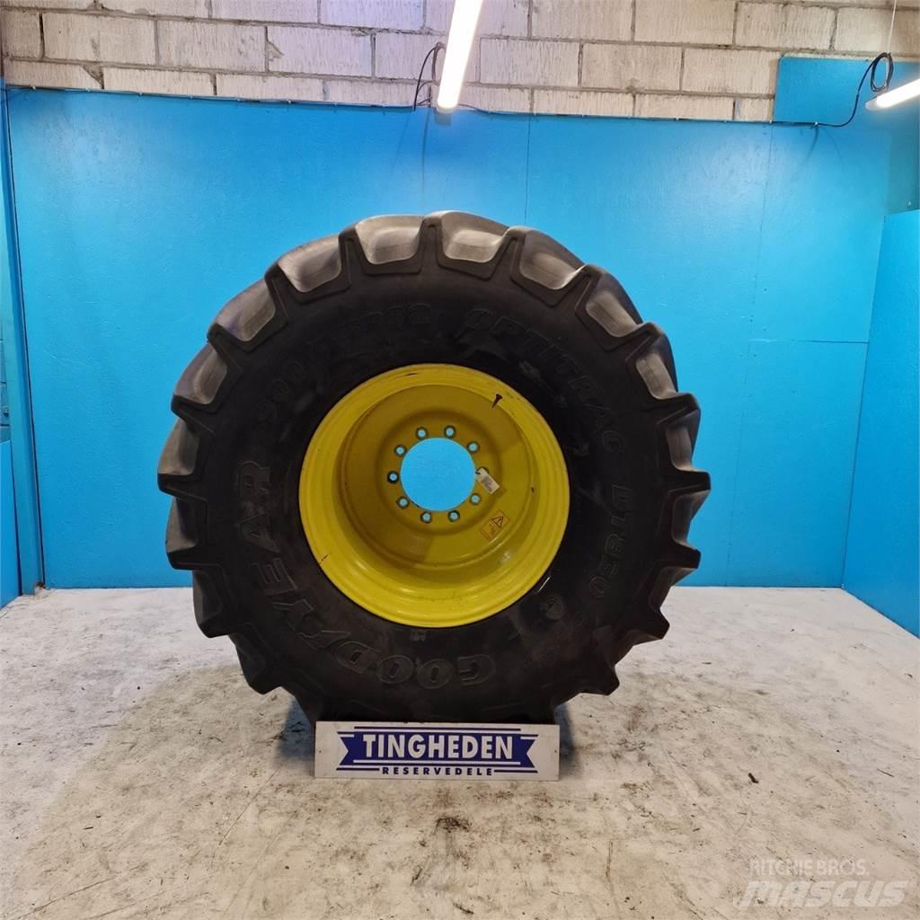  32 900/55 R32 Tyres, wheels and rims