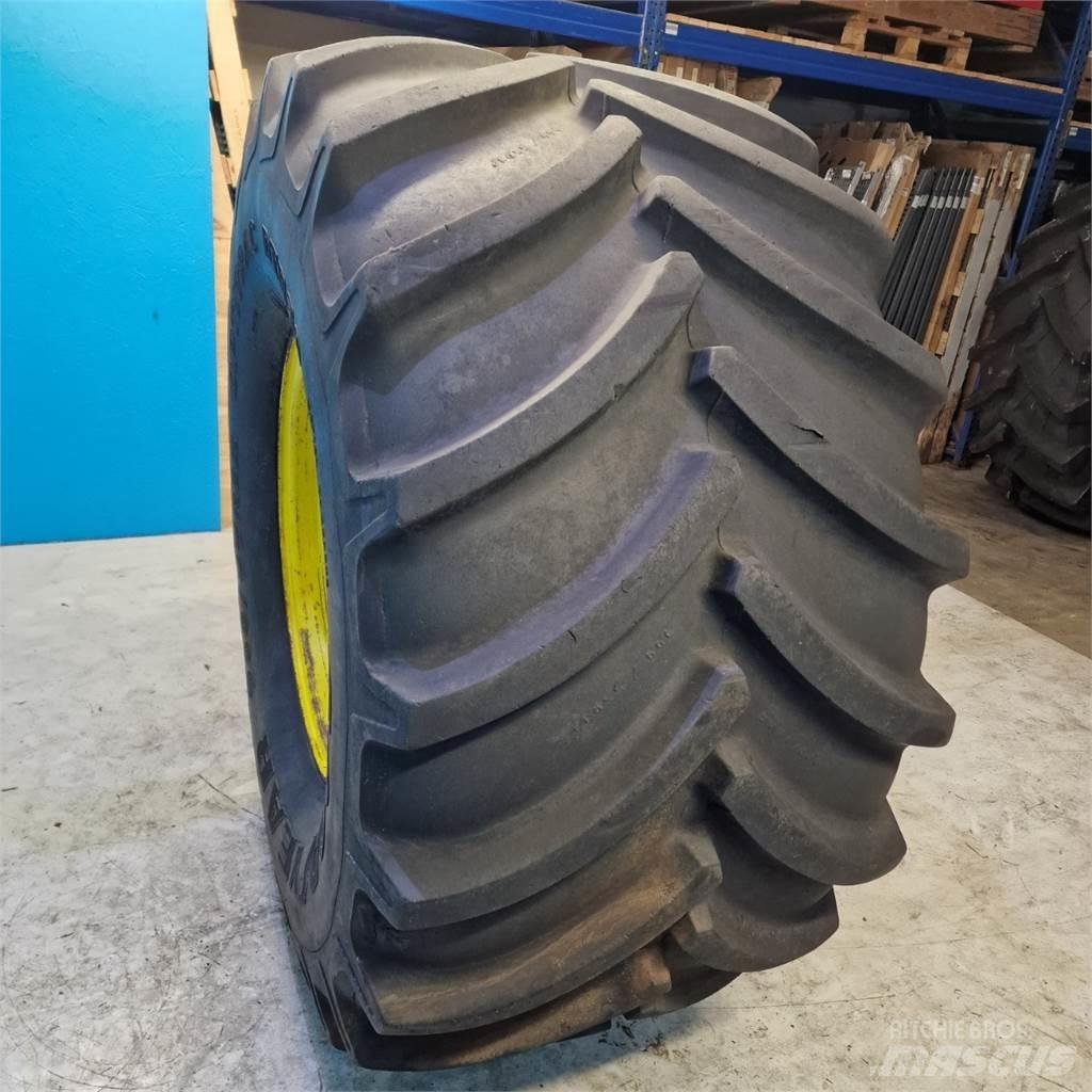  32 900/55 R32 Tyres, wheels and rims