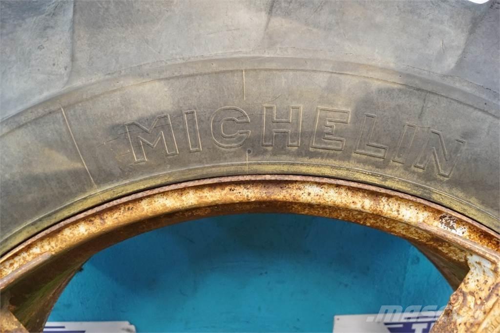  38 16.9-38 Tyres, wheels and rims