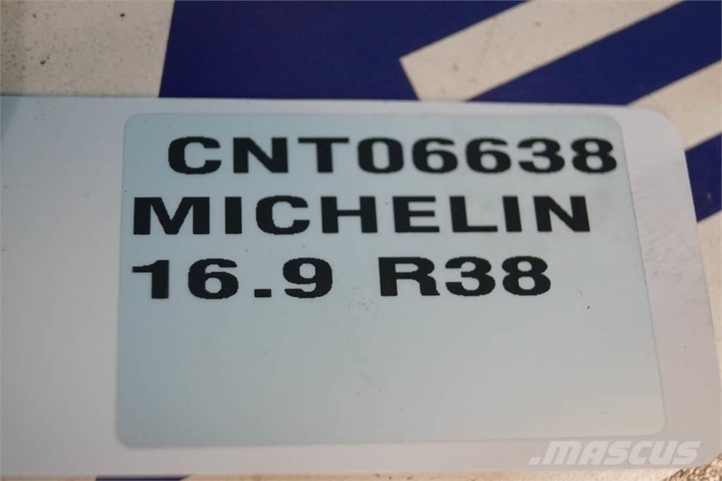  38 16.9-38 Tyres, wheels and rims