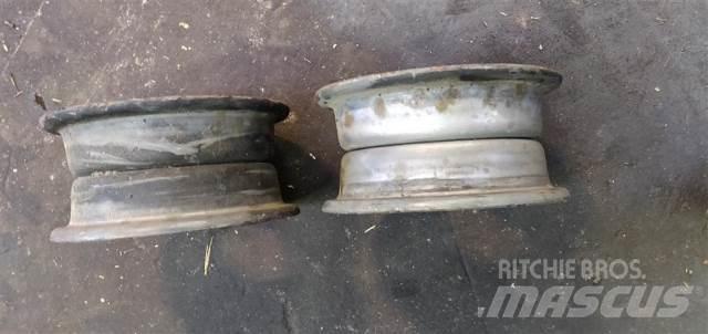  9 4.00E9 Tyres, wheels and rims