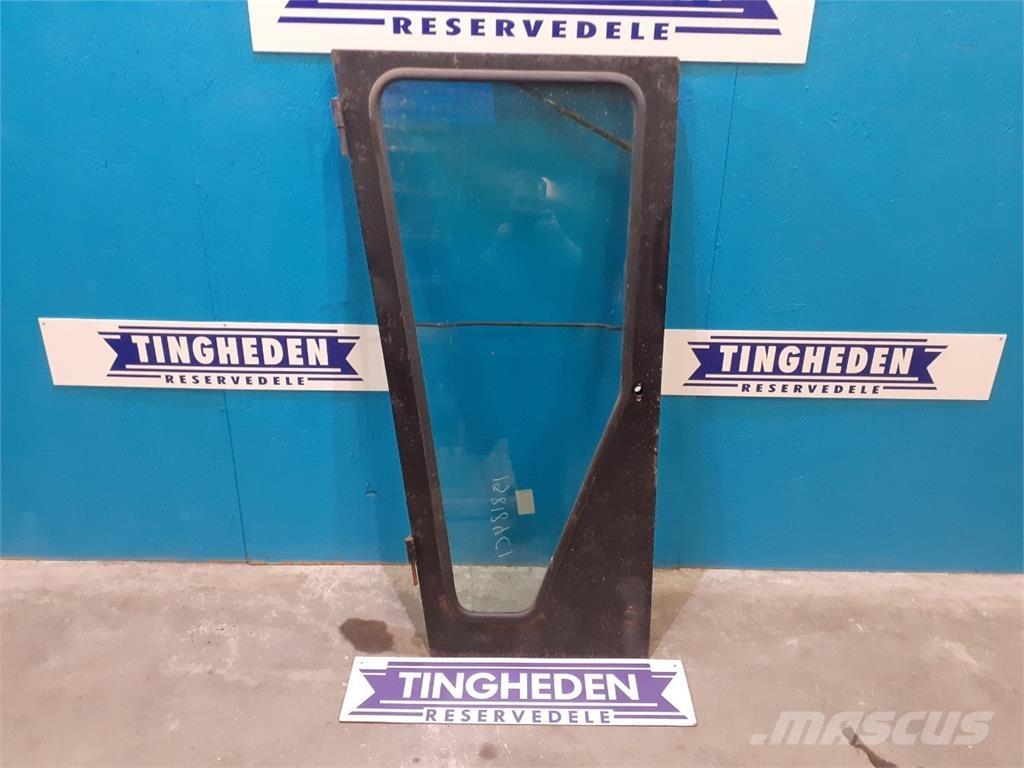 CASE 1620 Cabins and interior