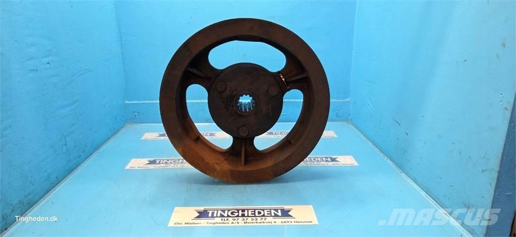 CASE 1680 Farm machinery