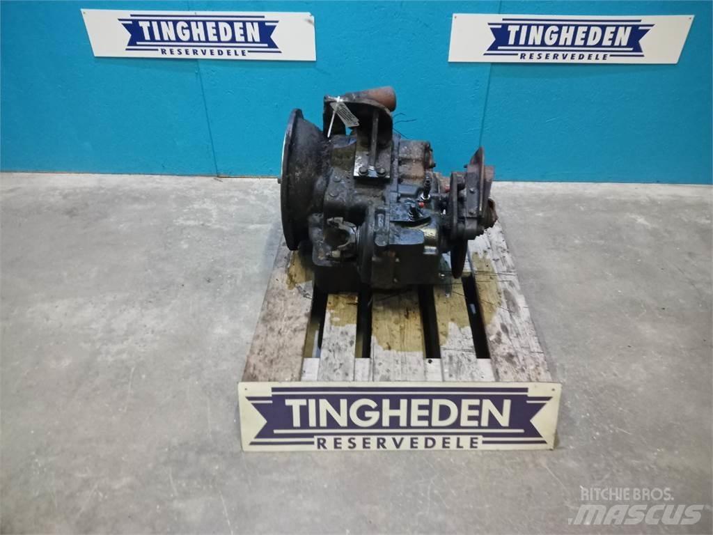 CASE 595 Transmission