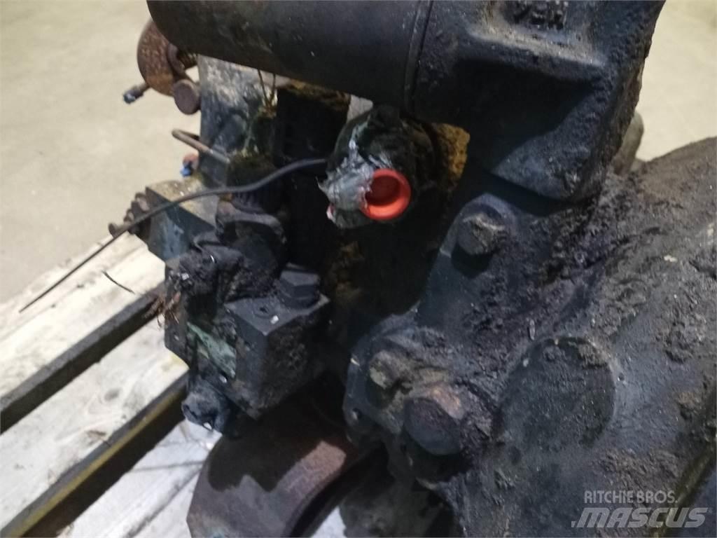 CASE 595 Transmission