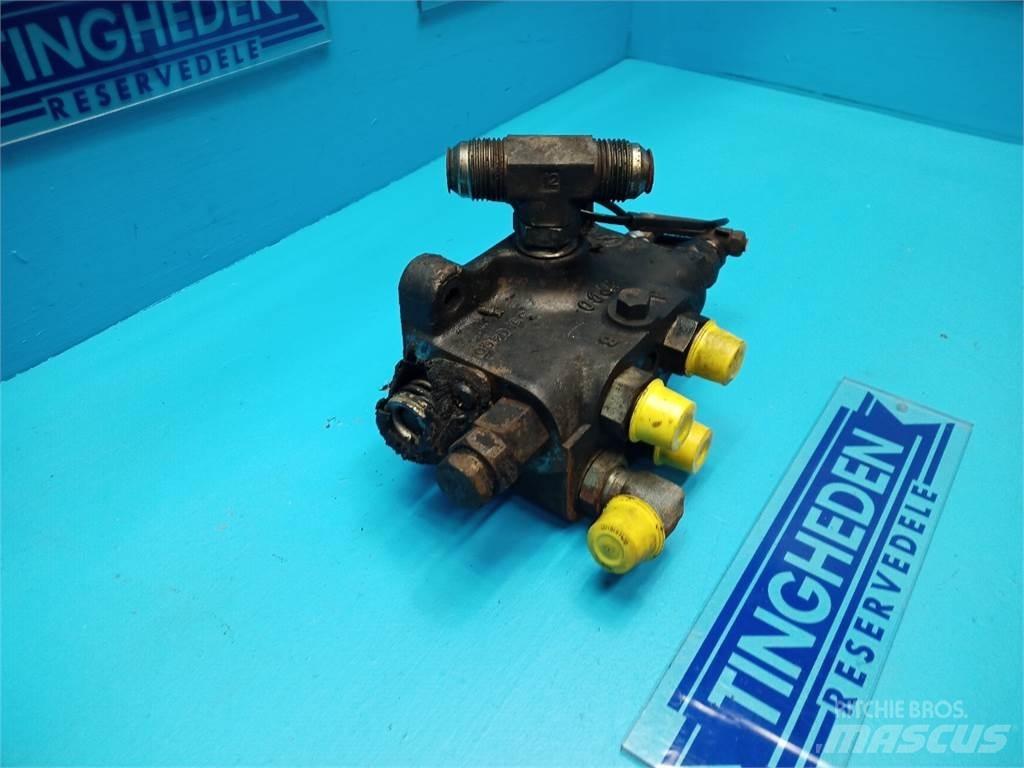 CASE 595 Hydraulics