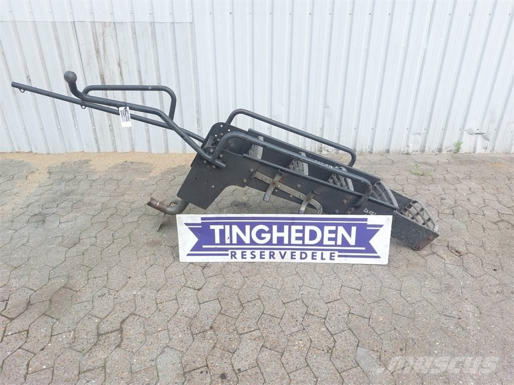 CASE 7010 Cabins and interior